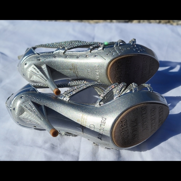 Delicacy Silver Stilletos Size 9 - Picture 6 of 6